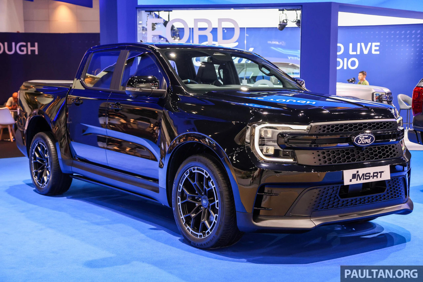 Ford Ranger MS-RT là mẫu bán tải lấy cảm hứng từ bộ môn đua xe sức bền. Trong đó, hậu tố “MS-RT” tên xe là chữ viết tắt cho M-Sport Road Technology, dựa trên đội đua WRC của hãng xe Mỹ.