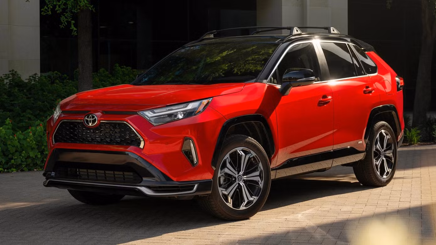 Toyota RAV4 là một trong những mẫu SUV hybrid được ưa chuộng nhất tại châu Âu và Bắc Mỹ.