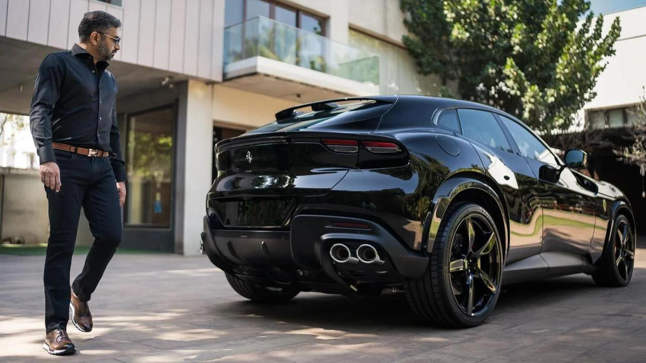 Khách hàng thường phải chờ khoảng 2 năm mới có thể nhận xe Ferrari. Khách hàng thường phải chờ khoảng 2 năm mới có thể nhận xe Ferrari.