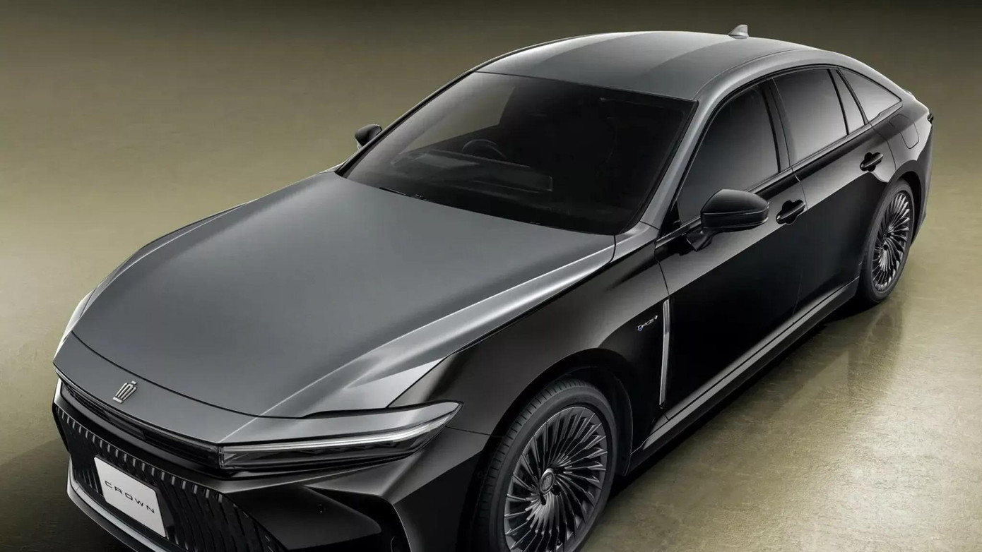 Toyota Crown ra phiên bản đặc biệt hai tông màu như Maybach ảnh 3