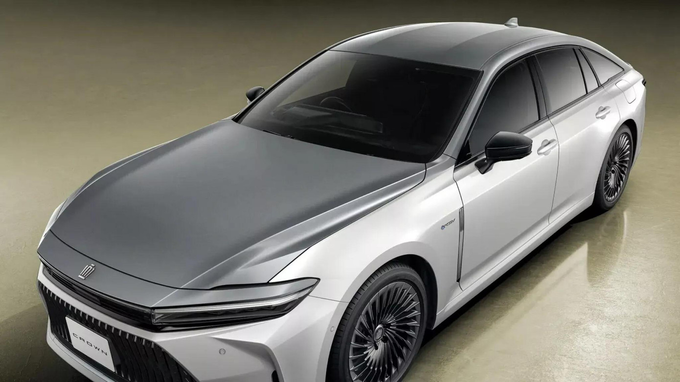 Toyota Crown ra phiên bản đặc biệt hai tông màu như Maybach ảnh 2 Toyota Crown ra phiên bản đặc biệt hai tông màu như Maybach ảnh 2