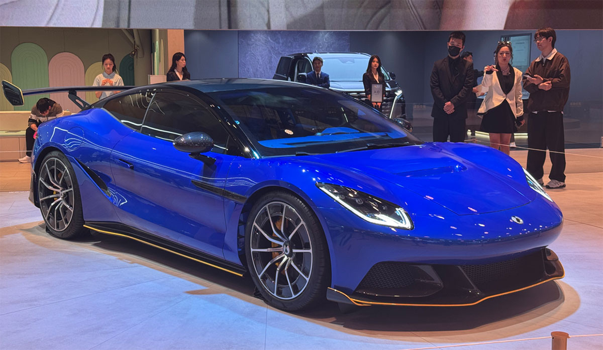 Trong khi đó, thương hiệu xe khác thuộc BYD là Denza giới thiệu mẫu xe thể thao concept Denza Z. Hãng mô tả đây là mẫu coupe 4 chỗ được trang bị các công nghệ mới nhất của BYD.