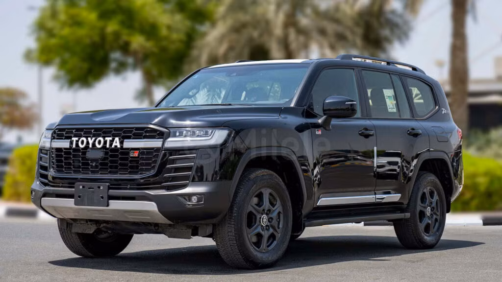 Toyota Land Cruiser LC300 bản GR Sport sử dụng động cơ V6 turbodiesel 3.3L.