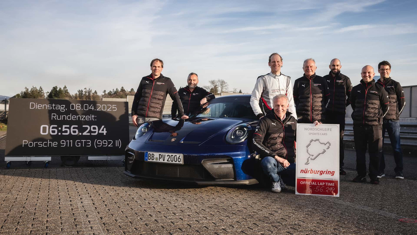 Porsche 911 GT3 2025 là chiếc xe số sàn nhanh nhất tại Nurburgring. Porsche 911 GT3 2025 là chiếc xe số sàn nhanh nhất tại Nurburgring.