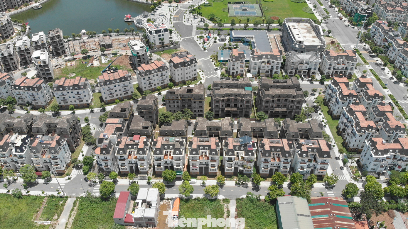 Nhiều căn biệt thự tại dự án Khu đô thị Lideco bỏ hoang hóa. Nhiều căn biệt thự tại dự án Khu đô thị Lideco bỏ hoang hóa.