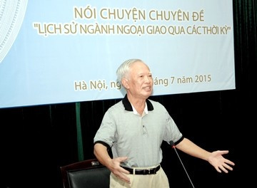 Ông Vũ Khoan luôn có cách tiếp cận đơn giản, không đao to búa lớn và xử lý rất mềm mại mọi khúc mắc. Ông Vũ Khoan luôn có cách tiếp cận đơn giản, không đao to búa lớn và xử lý rất mềm mại mọi khúc mắc.