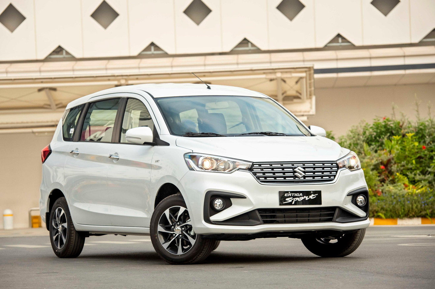 Dòng xe 7 chỗ của Suzuki với thân xe nhẹ, tỷ số công suất trọng lượng tối ưu, giúp tăng tốc tốt và giảm lượng nhiên liệu tiêu hao