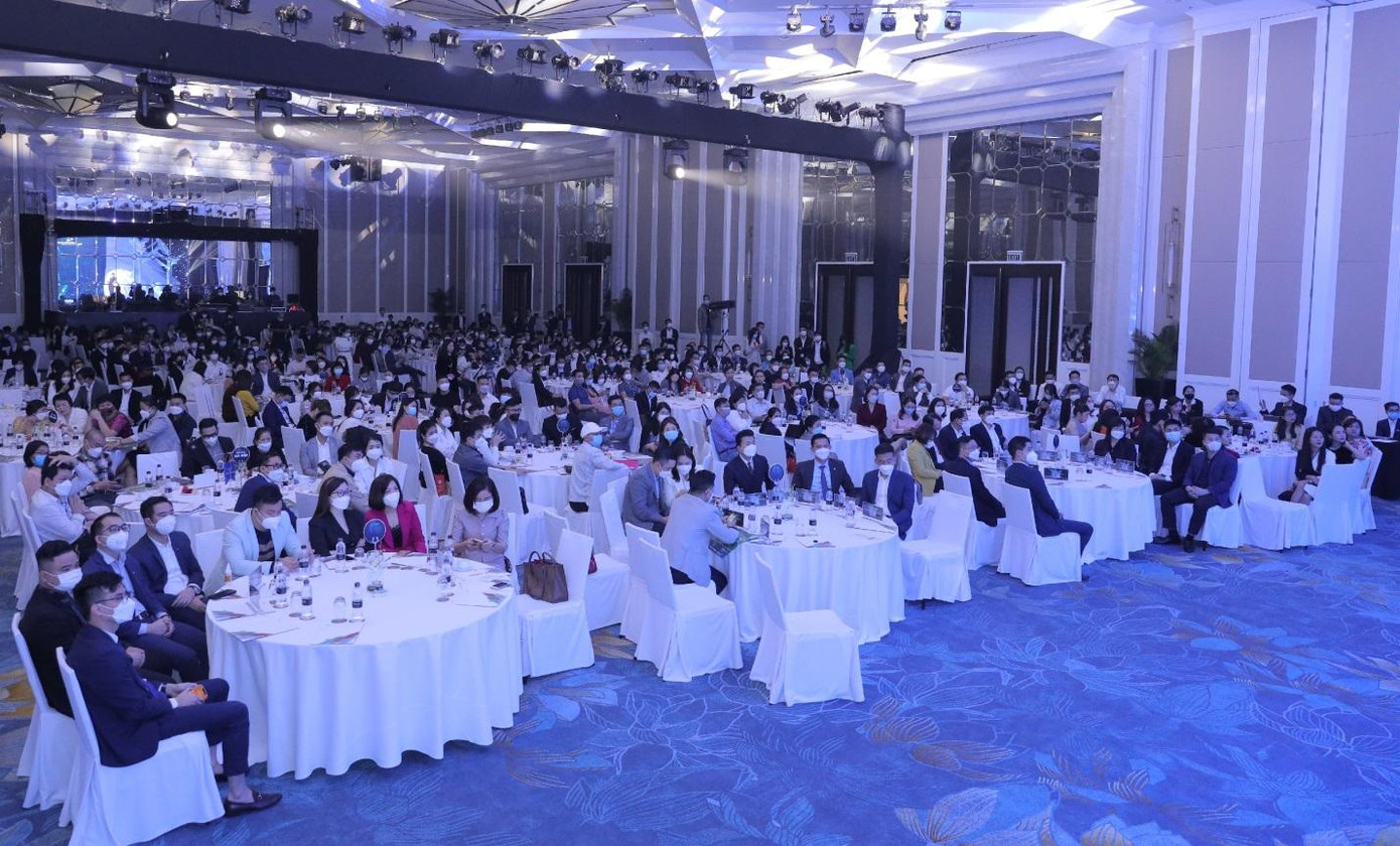 Gần 600 khách mời tham dự sự kiện giới thiệu khu rừng băng tuyết