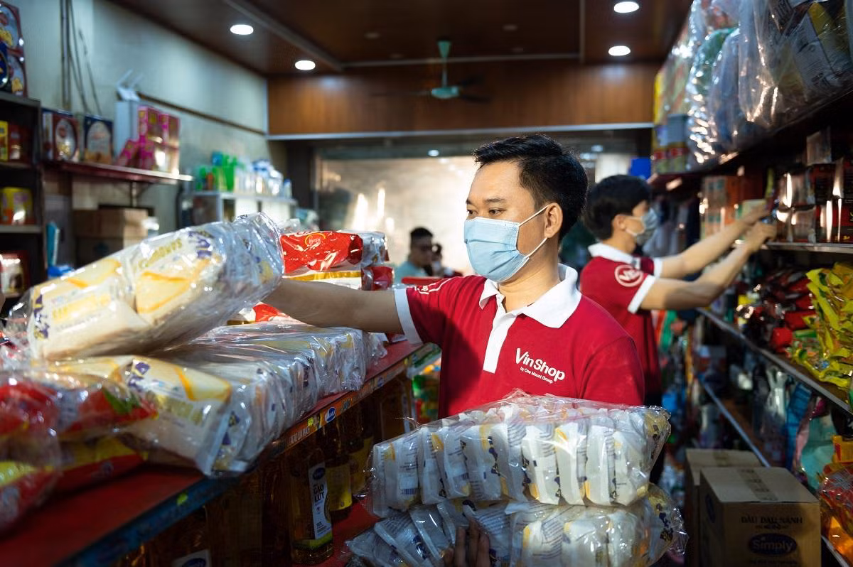 VinShop được xem là bạn đồng hành trên chặng đường làm giàu của các tạp hóa. VinShop được xem là bạn đồng hành trên chặng đường làm giàu của các tạp hóa.