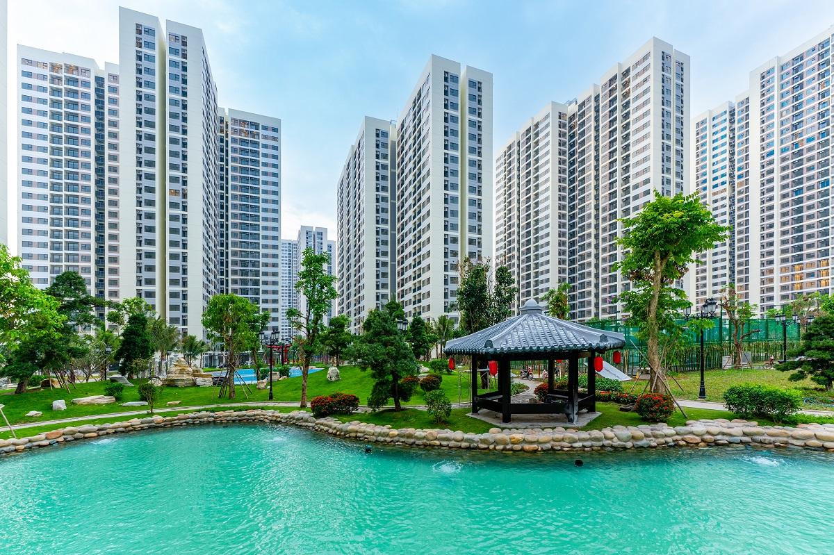 Các căn hộ đều có cửa sổ lớn, tạo tầm nhìn khoáng đạt ra vườn Nhật xanh thư thái