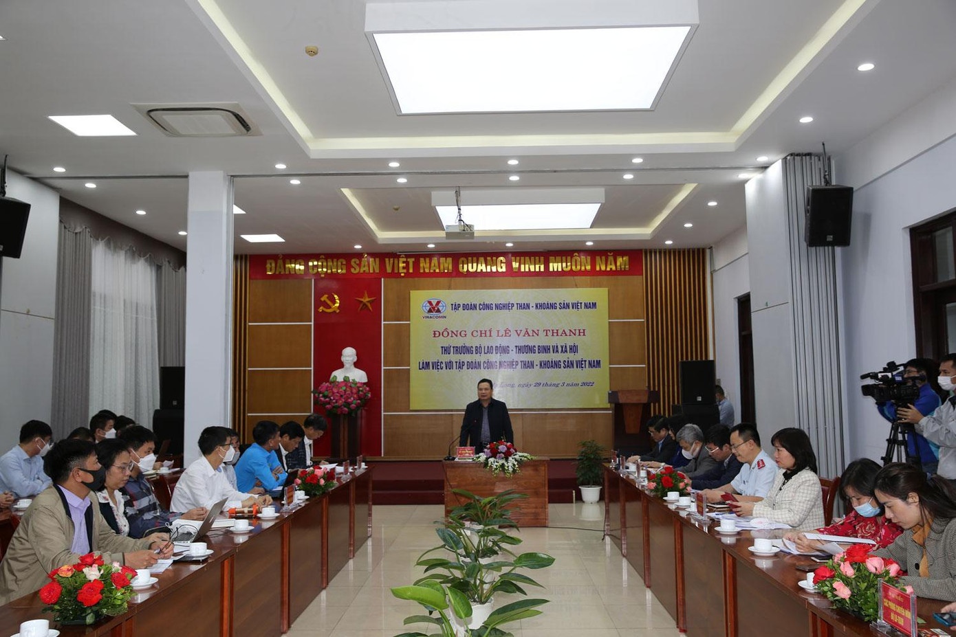 Thứ trưởng Bộ LĐ-TB&XH Lê Văn Thanh đánh giá cao kết quả đạt được của TKV nói chung và Than Hòn Gai nói riêng trong công tác phòng chống dịch và SXKD quý I/2022 Thứ trưởng Bộ LĐ-TB&XH Lê Văn Thanh đánh giá cao kết quả đạt được của TKV nói chung và Than Hòn Gai nói riêng trong công tác phòng chống dịch và SXKD quý I/2022