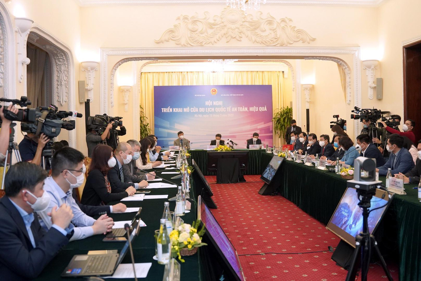 Các đại biểu trong khuôn khổ hội thảo Các đại biểu trong khuôn khổ hội thảo