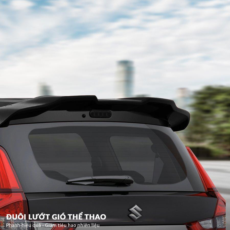 XL7 Sport Limited cũng được trang bị thêm đuôi lướt gió thể thao góp phần làm giảm tiêu hao nguyên liệu