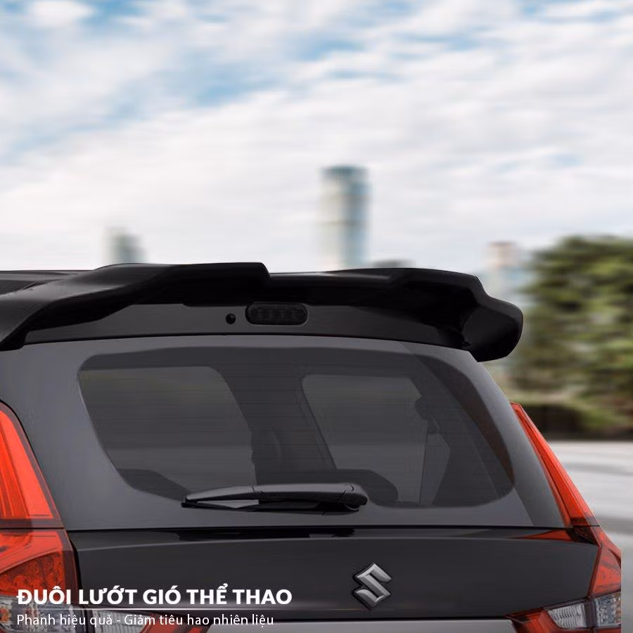 XL7 Sport Limited cũng được trang bị thêm đuôi lướt gió thể thao góp phần làm giảm tiêu hao nguyên liệu