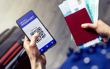 Hộ chiếu vắc xin đang là chìa khoá để du lịch Phú Quốc tăng tốc (Ảnh: Báo Phụ nữ Việt Nam)