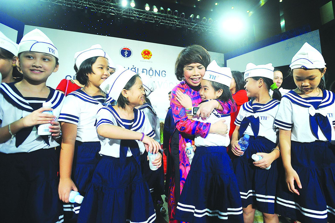 TH phối hợp với Bộ Y tế, Bộ Giáo dục và Đào tạo khởi động Chương trình “Vì tầm vóc Việt” năm 2014.