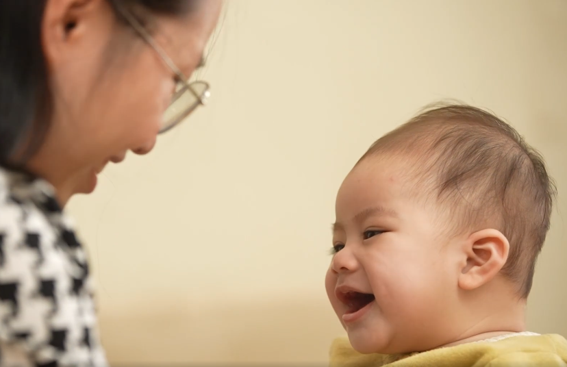 Con yêu được lớn lên bằng sữa mẹ hoàn toàn là niềm hạnh phúc của mẹ