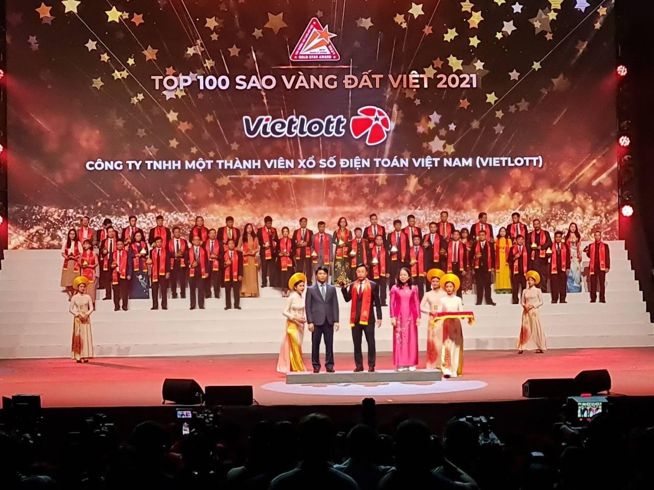 Vietlott nhận giải thưởng Top 100 Sao vàng đất Việt 2021 Vietlott nhận giải thưởng Top 100 Sao vàng đất Việt 2021