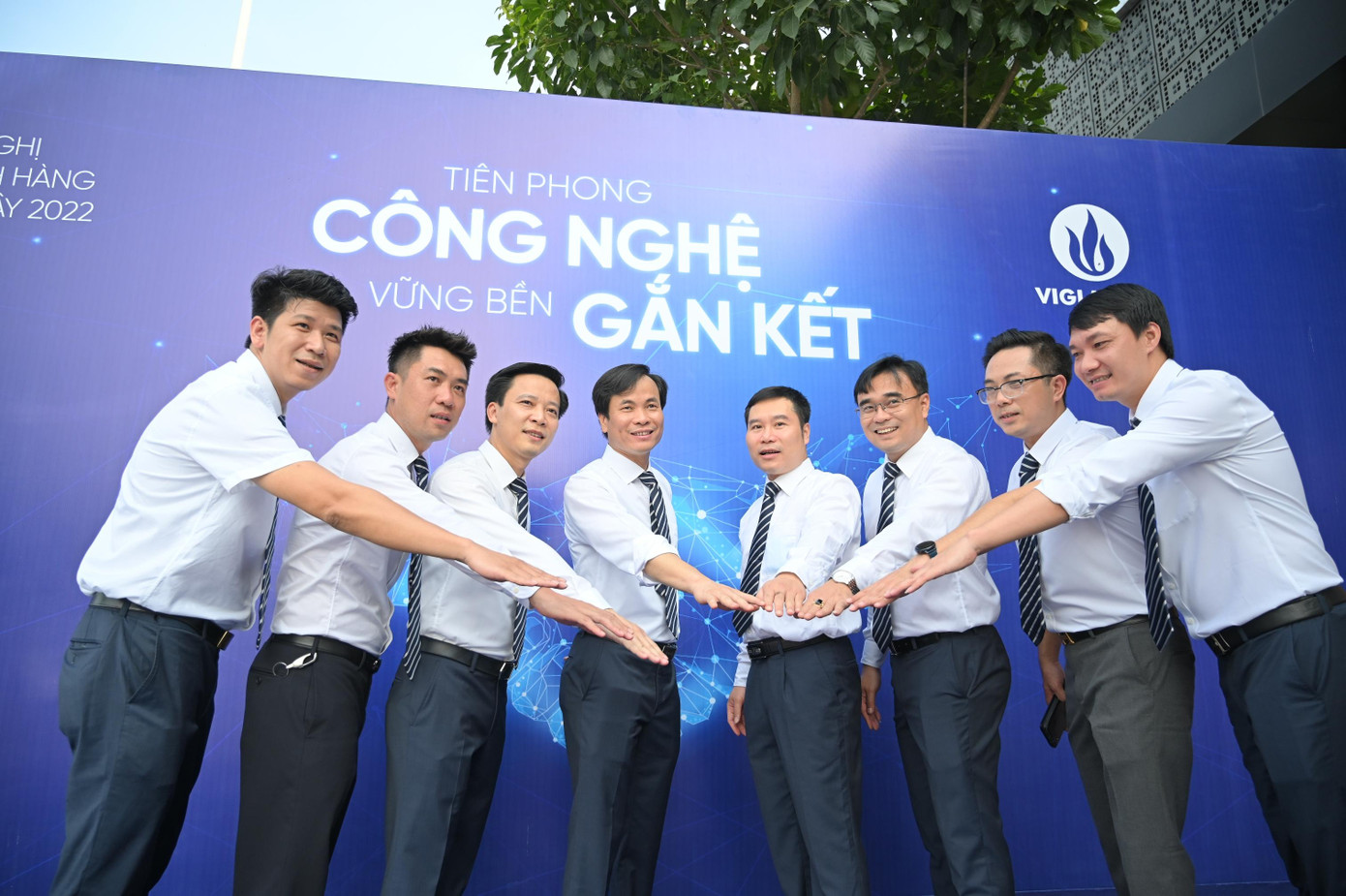 Lãnh đạo, cán bộ, nhân viên Công ty Viglacera