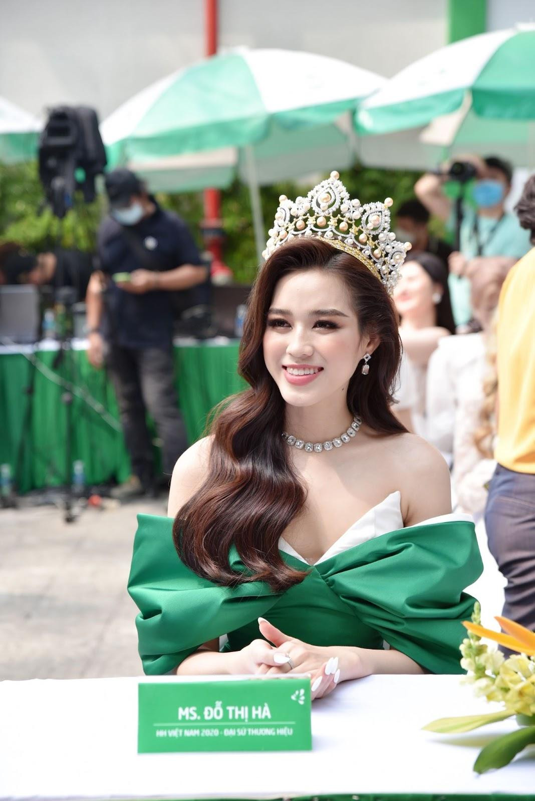 Với tinh thần lạc quan, tràn đầy năng lượng tích cực Hoa hậu Đỗ Hà sẽ là cầu nối đưa những giá trị nhân văn, sứ mệnh 26 năm Vì phụ nữ Việt mà thẩm mỹ Thu Cúc luôn hướng tới