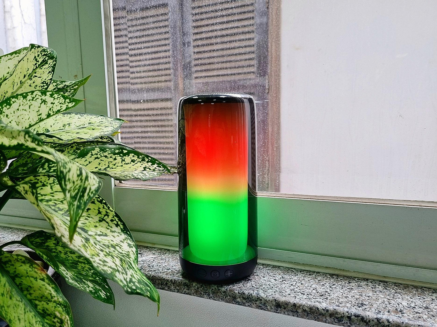 Loa bluetooth Olike S1 chuyển màu theo nhịp bass hút mắt người nhìn Loa bluetooth Olike S1 chuyển màu theo nhịp bass hút mắt người nhìn