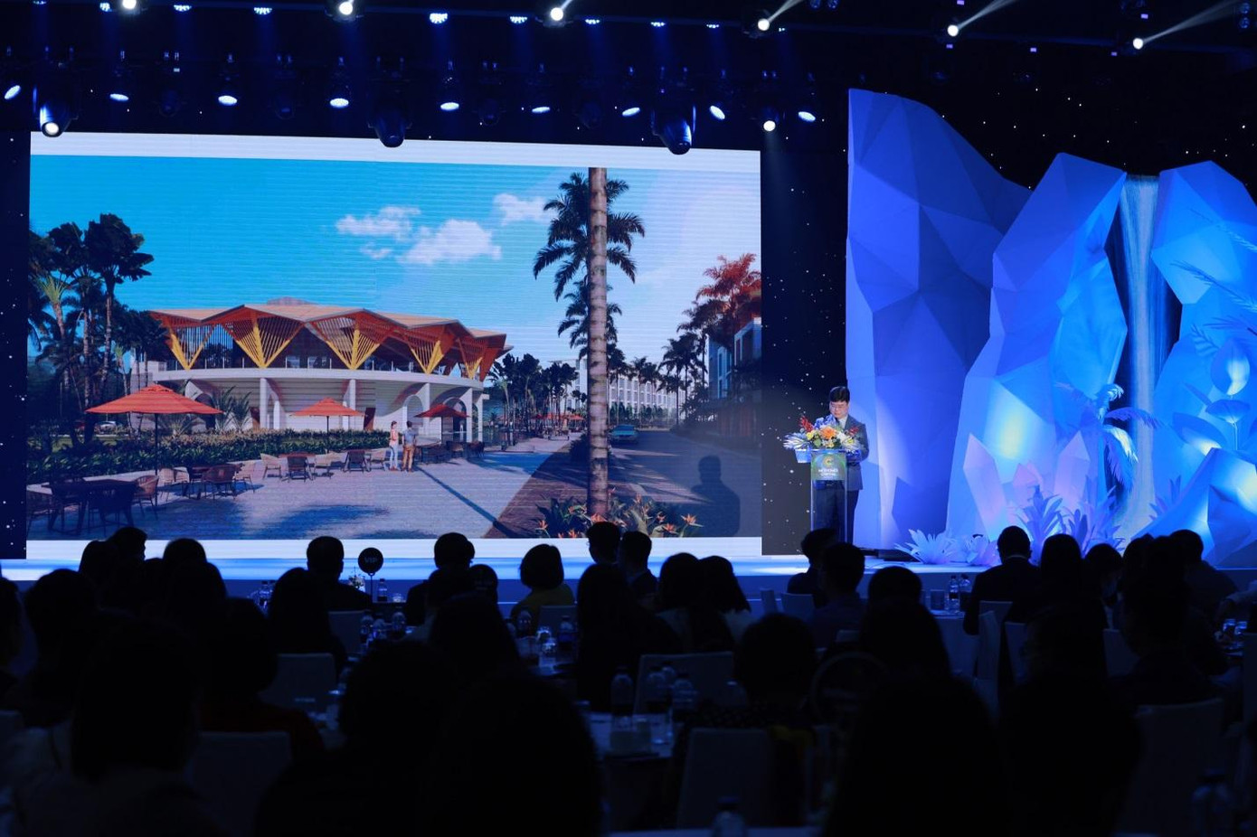 Ông Yu Byoung Won đại diện Daewoo E&amp;C thuyết trình về Nhà hát ánh sáng