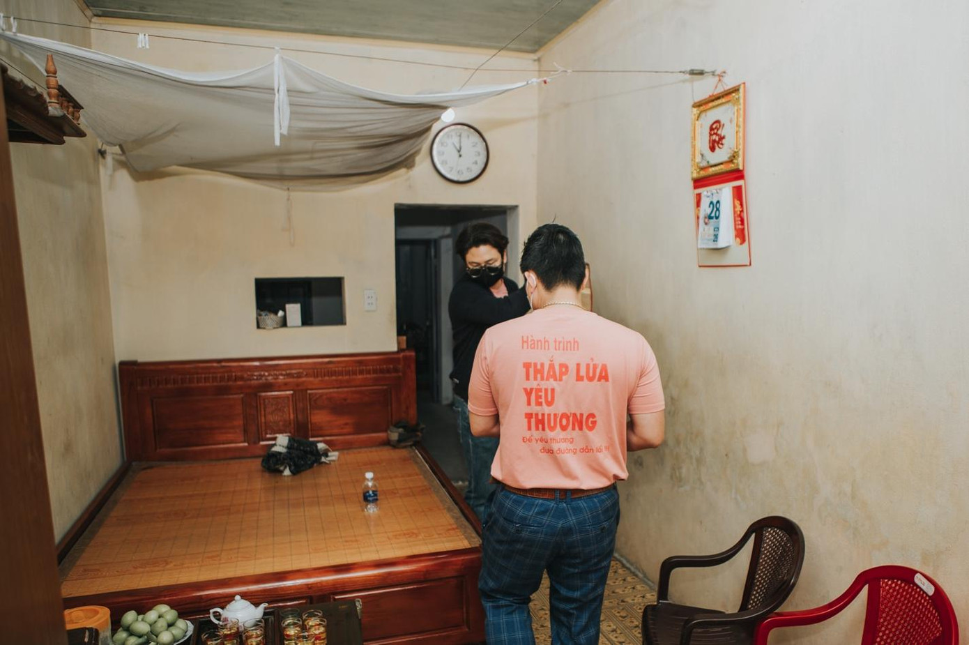 Có thể với chúng ta, sổ tiền 100 – 200.000 đồng là bình thường còn với những hoàn cảnh khó khăn như mẹ Định, đó là cả một số tiền ý nghĩa. Chính vì vậy, từ khi thành lập đến nay, Era Group luôn trích 1-3.000 đồng/sản phẩm để quyên góp vào quỹ “Hành trình thắp lửa yêu thương” như một nghĩa cử cao đẹp. Với Era Group, thiện nguyện cũng là một phẩm chất tiên quyết trong hoạt động xã hội, coi chữ” tín”, chữ “tâm” còn quý hơn “tiền” rất nhiều