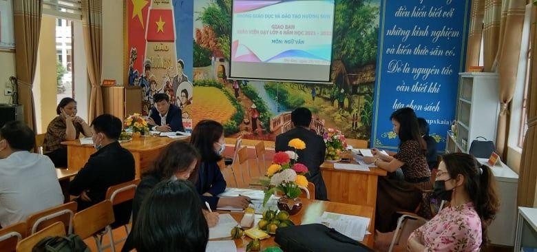 Giao ban chuyên môn tạo cơ hội cho GV học tập lẫn nhau Giao ban chuyên môn tạo cơ hội cho GV học tập lẫn nhau