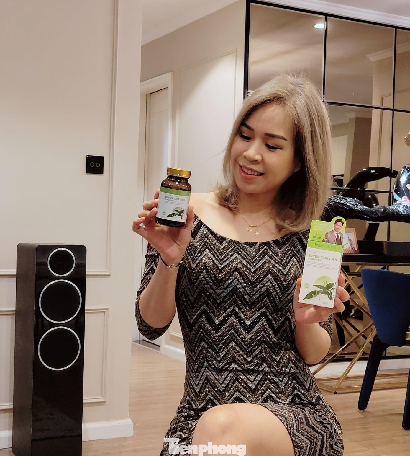 Chị Phương Phạm (Vợ diễn viên Mạnh Trường) cũng chia sẻ bí quyết giúp gia đình giữ vững F1 là nhờ thực hiện đầy đủ 5K theo hướng dẫn của Bộ Y tế và chọn sản phẩm Xuyên Tâm Liên True Natural giúp nâng cao sức khỏe hệ hô hấp cho cả gia đình.