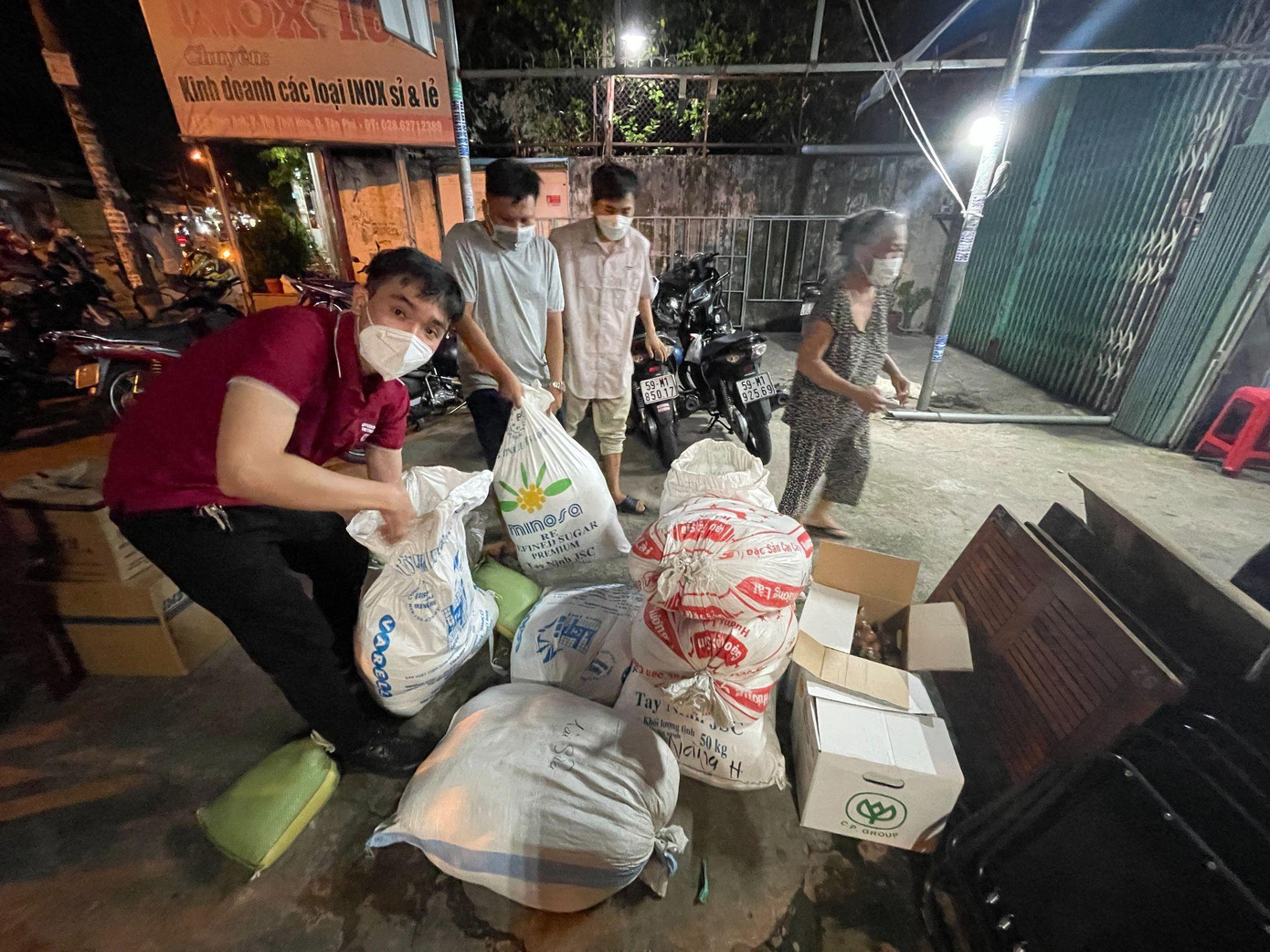 Minh Nhật năng nổ tham gia dự án cộng đồng của trường Western Sydney