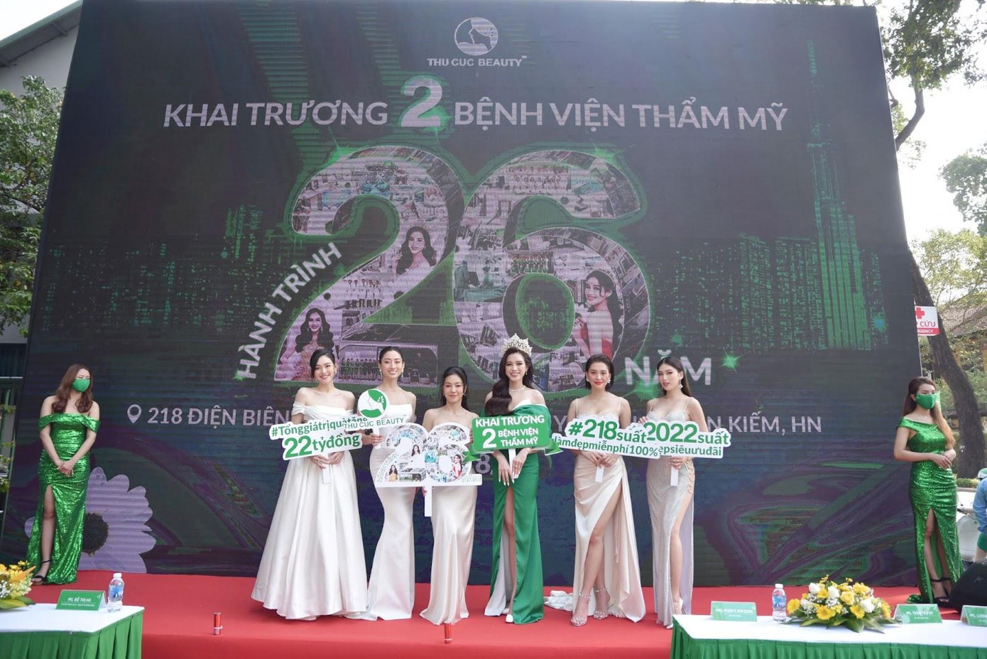 Dàn Hoa hậu nhà Sen Vàng xúng xính dự khai trương Bệnh viện Thẩm mỹ Thu Cúc TP. Hồ Chí Minh