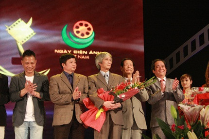 Phim Mùi cỏ cháy xứng đáng với giải thưởng Cánh diều vàng 2011. 