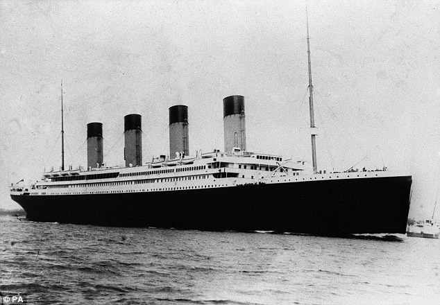  Bức ảnh con tàu Titanic năm 1912 bị chìm ở Bắc Đại Tây Dương.