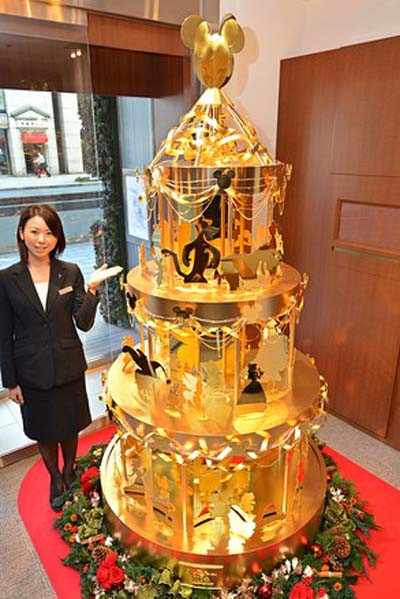 Cây thông Noel bằng vàng có giá gần 90 tỷ đồng. Cây thông Noel bằng vàng có giá gần 90 tỷ đồng