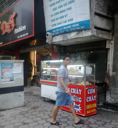 Người duy nhất tiếp xúc với ngôi nhà hiện nay. Người duy nhất tiếp xúc với ngôi nhà hiện nay