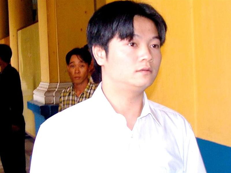 Văn Quyến xuất hiện tại tòa trong sáng ngày hôm nay, 25/1/07. Ảnh : Hữu Vinh Văn Quyến xuất hiện tại tòa trong sáng ngày hôm nay, 25/1/07. Ảnh : Hữu Vinh