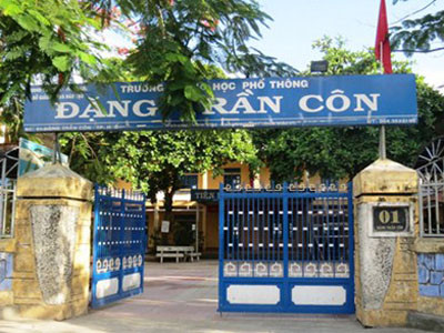 Trường “xóm dưới” – Trường THPT Đặng Trần Côn nhận học sinh tổng điểm 1,25 vào học nhưng vẫn không đủ chỉ tiêu sở giao. Ảnh: Đăng Khoa