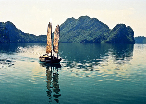 Vịnh Hạ Long biếc xanh - Ảnh: Nguyễn Thịnh . Vịnh Hạ Long biếc xanh - Ảnh: Nguyễn Thịnh
