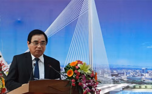 Ông Văn Hữu Chiến, Chủ tịch UBND thành phố Đà Nẵng. Ông Văn Hữu Chiến, Chủ tịch UBND thành phố Đà Nẵng