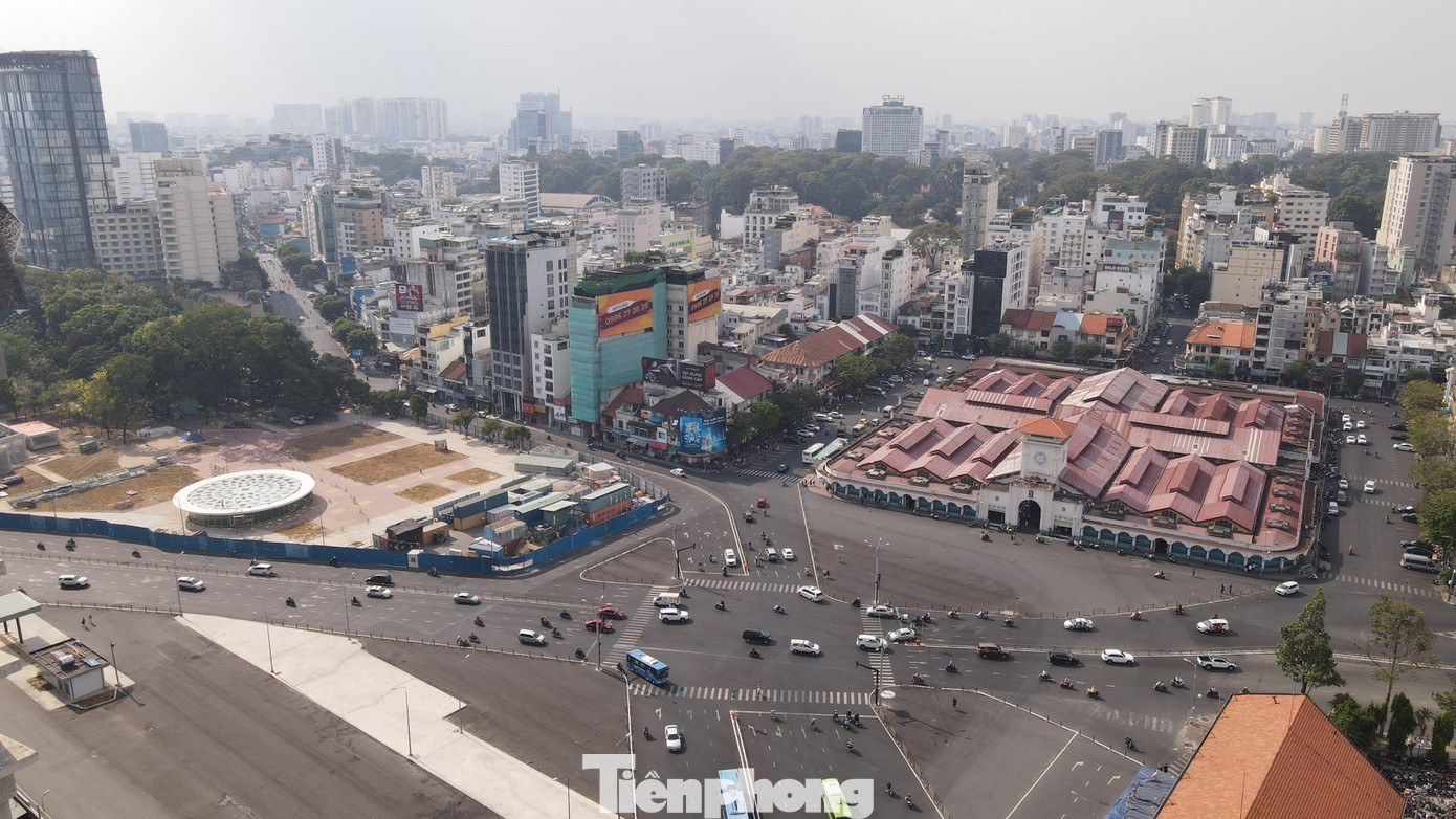 Khu vực Công trường Quách Thị Trang và chợ Bến Thành nhìn từ trên cao.