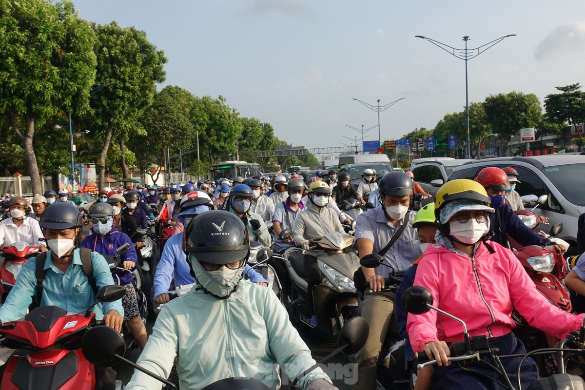 Ùn ứ giao thông trên khu vực đường Trường Chinh - Cộng Hòa (quận Tân Bình).
