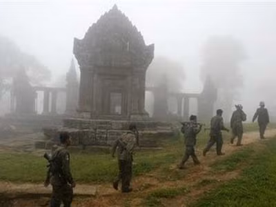 Quân đội Campuchia tuần tra khu vực đền cổ Preah Vihear