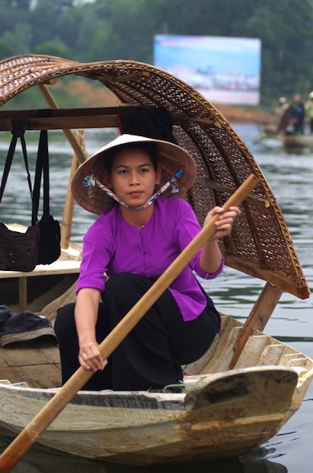 Hơn gần 30 chiếc thuyền du lịch, ghe, đò, thuyền buôn bán đã được vận chuyển ra Hà Nội nhằm phục vụ Tuần lễ 