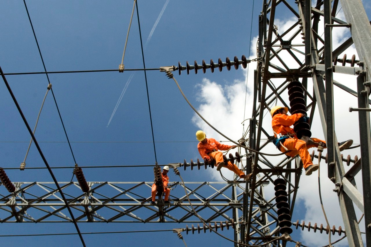 Bộ Công Thương đã tích cực triển khai 7 giải pháp cung cấp điện. Bộ Công Thương đã tích cực triển khai 7 giải pháp cung cấp điện.