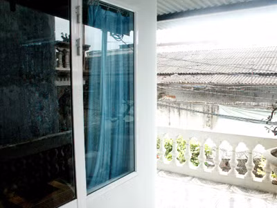 Góc ban công tầng 2, nơi sát thủ nổ súng