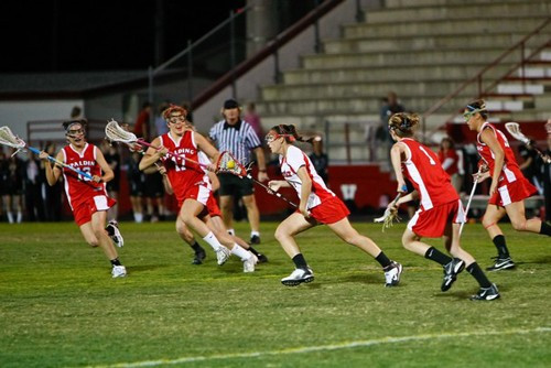 Đây là thử nghiệm của một nhóm chuyên nghiên cứu sức chịu đựng. Thành viên tham gia là phụ nữ đến từ CLB Bóng vợt và CLB sinh viên chơi bóng vợt của ĐH Cardiff đã chơi trong 9 giờ 15 phút vào năm 2009. Kỷ lục của nam là 13 giờ 14 phút và nó được thiết lập bởi các đội ở Charlotte, Bắc Carolina Bài viết: http://news.zing.vn/Nhung-ky-luc-ky-quac-cua-sinh-vien-the-gioi-post359281.html#home_cate.tinmoi Nguồn Zing News 