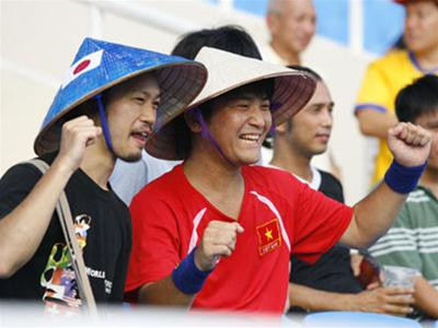 Chùm ảnh CĐV Nhật Bản làm sôi động SVĐ Mỹ Đình ảnh 3