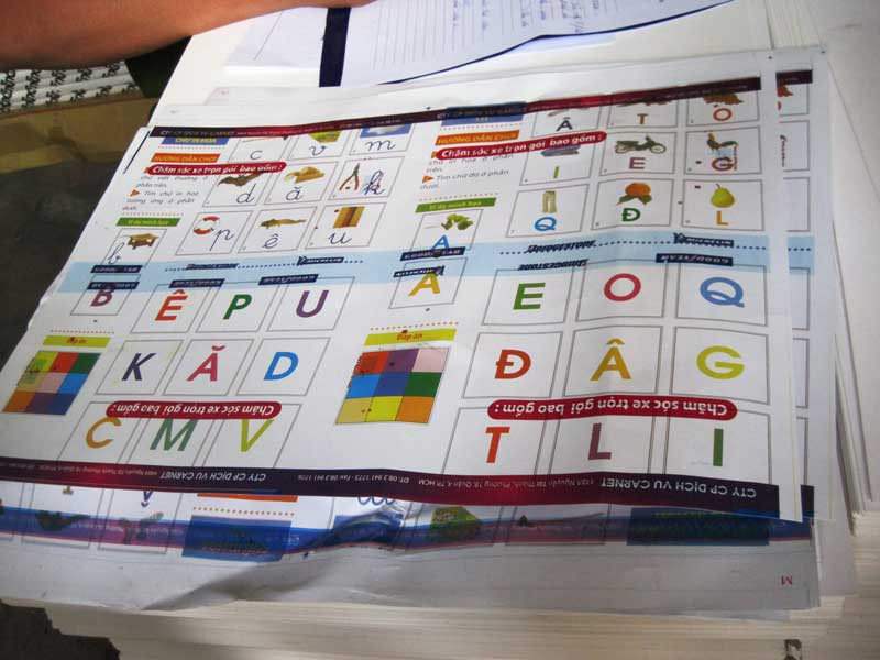 Số tờ mẫu in sai được ông Hùng tìm thấy trong đống rác tại nhà in ở quận Tân Phú