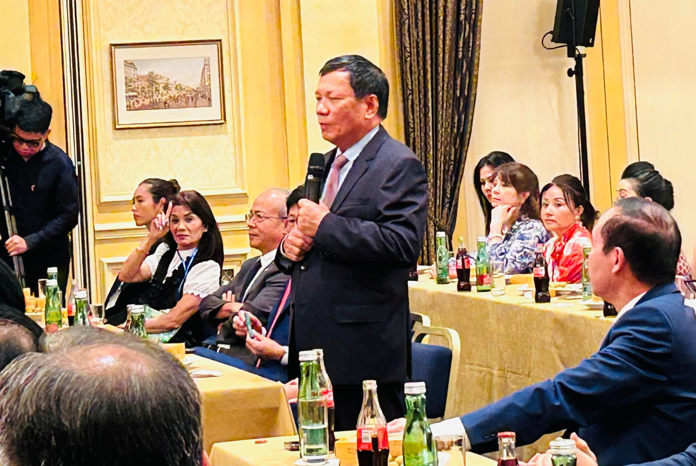 Ông Hoàng Đình Thắng, đại diện Liên hiệp Hội Người Việt Nam tại châu Âu phát biểu. (Ảnh: Lê Xuân Sơn) Ông Hoàng Đình Thắng, đại diện Liên hiệp Hội Người Việt Nam tại châu Âu phát biểu. (Ảnh: Lê Xuân Sơn)