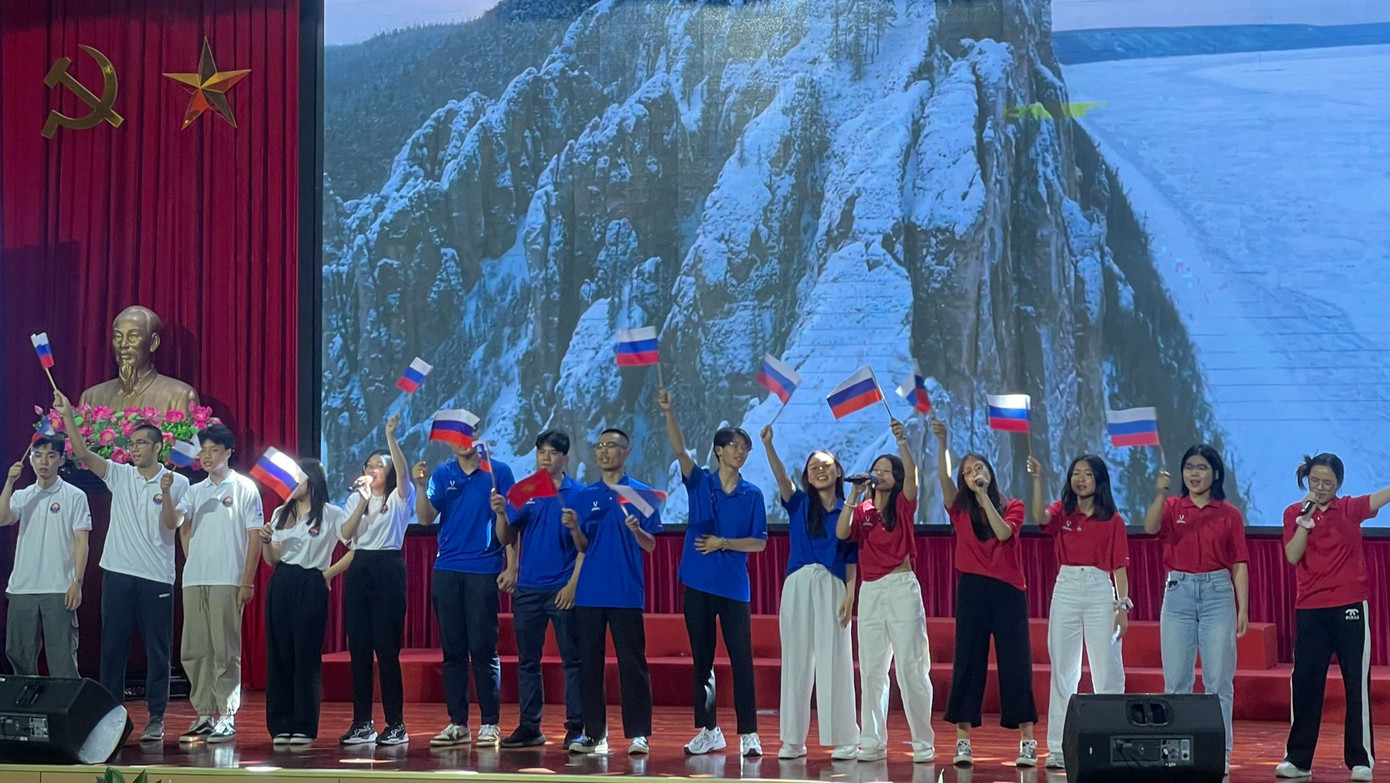 Bài hát Kachiusa qua phần thể hiện của các bạn trẻ Việt sinh sống tại Liên bang Nga. Bài hát Kachiusa qua phần thể hiện của các bạn trẻ Việt sinh sống tại Liên bang Nga.